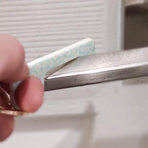 Touchless Hands-Free Door Opener Keychain - DAISIES